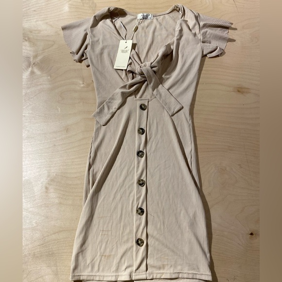 Julia Elegant Beige Button-Down Dress Small/ Medium (GA) - Picture 5 of 11